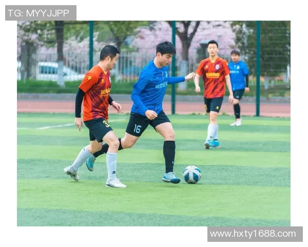 男孩追逐足球明星大巴的感人故事与梦想启航的瞬间